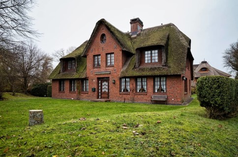 Frisian house with thatched roof