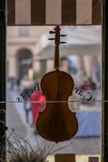 Violin maker luthier artisan workshop in Cremona