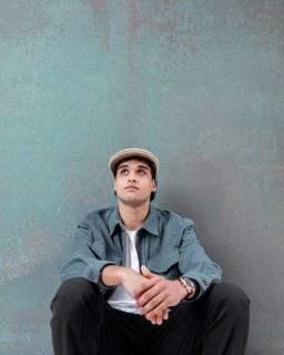 Medium shot man sitting