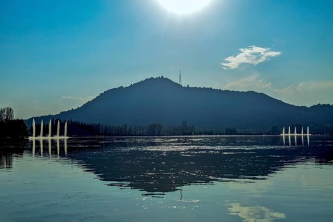 Sunset over dale lake in Srinagar