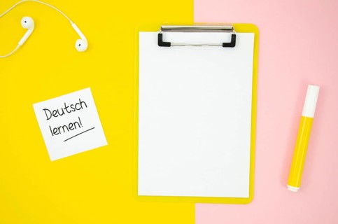 Empty clipboard bicolor background