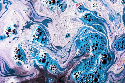 Fizzy pink blue bath bomb bath