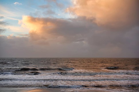 Sea and clouds in the evening light
