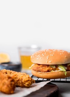 Front view fried chicken pieces burger