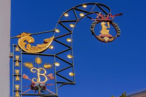 Nose shield with brewers' guild sign