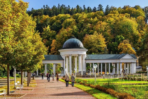 Spa promenade with Rudolph's Spring in the autumnal spa park