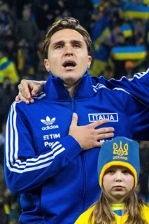 Federico CHIESA Italy singing the national anthem