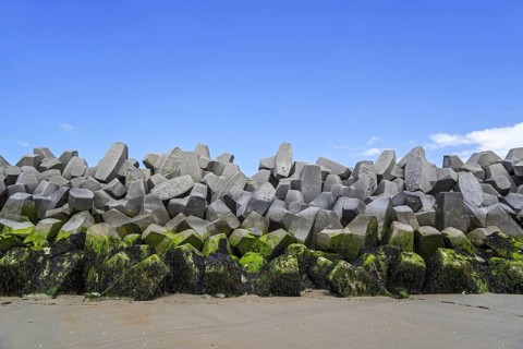 Mound type sea wall