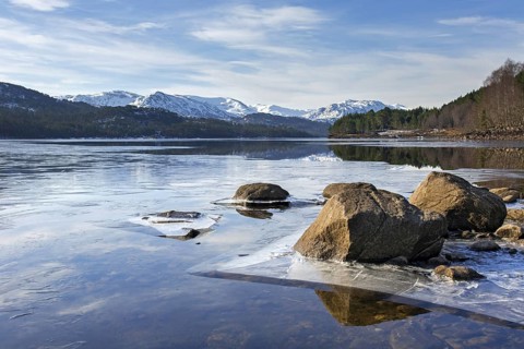 Frozen Loch Beinn a'Mheadhain