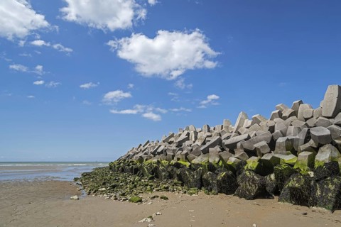 Mound type sea wall