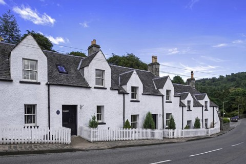 Row of white houses in the village Kenmore