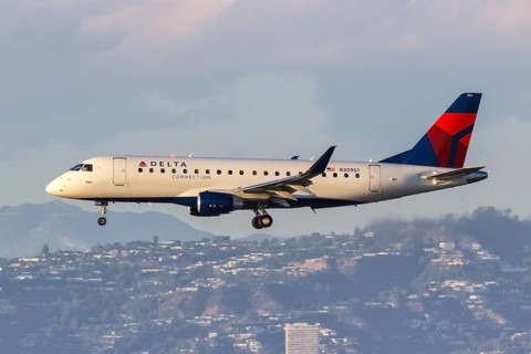An Embraer 175 aircraft of Delta Connection SkyWest Airlines with the registration number N309SY on the Los Angeles