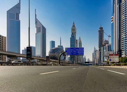 Complete closure of Sheik Zayed Road in the direction of Abu Dhabi