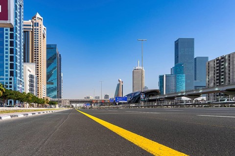 Complete closure of Sheik Zayed Road in the direction of Abu Dhabi