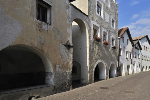 Arcade covered sidewalk pavement along the Laubengasse at Glorenza