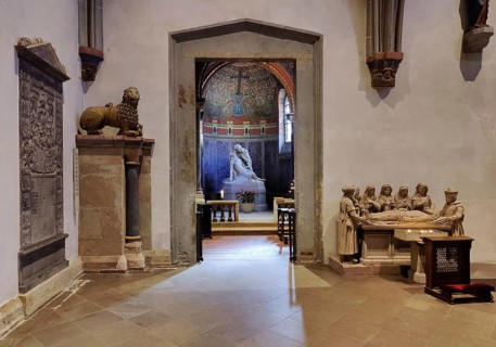 Vestibule with the Entombment of Christ and view into the Pieta Chapel