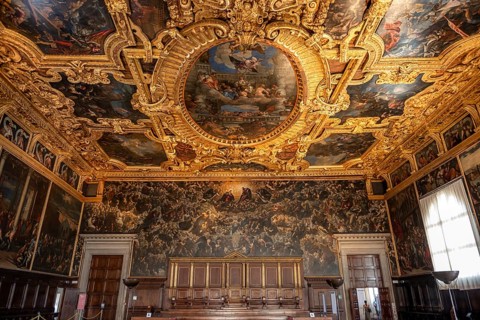 Decorated ceiling