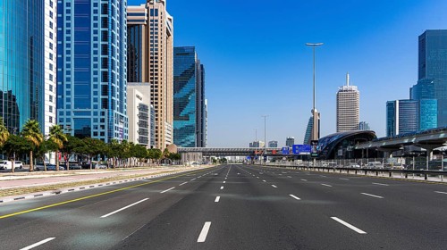Complete closure of Sheik Zayed Road in the direction of Abu Dhabi