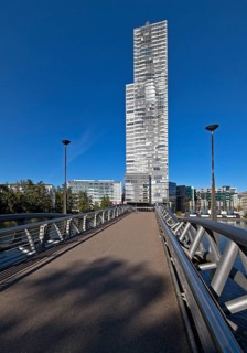 Bridge over the Mediapark lake to the Koelnturm