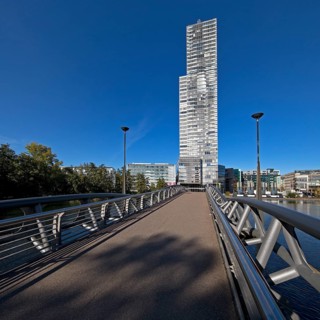 Bridge over the Mediapark lake to the Koelnturm