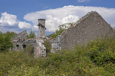 Ruined house in the village Hum