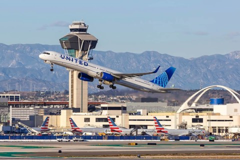 A United Airlines Boeing 757-300 aircraft with the registration number N75861 at Los Angeles Airport