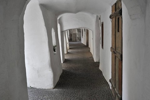 Arcade covered sidewalk pavement along the Laubengasse at Glorenza
