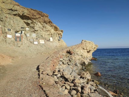 Memorial stones for diving accidents