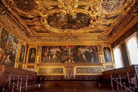 Wooden bench in the Sala del Collegio