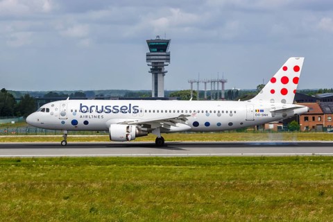 A Brussels Airlines Airbus A320 aircraft with the registration number OO-SNH at Brussels Airport