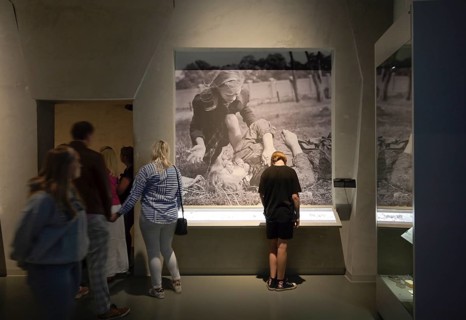 Photo shows Kazimiera Mika with the body of her sister