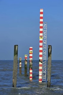 Sea tide depth measure