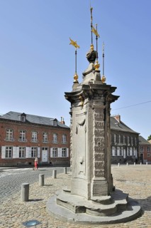 The fountain-pillory