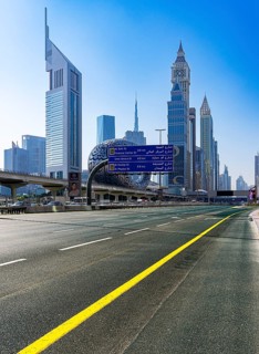 Complete closure of Sheik Zayed Road in the direction of Abu Dhabi