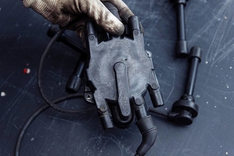 Engine ignition system distributor and high-voltage ignition cable wires connected