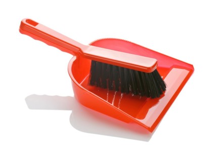 Brush with dustpan insulated