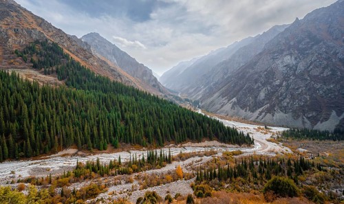 View into the Ala Archa valley from the viewpoint at broken heart rock