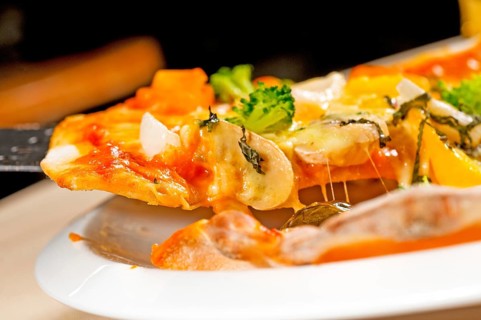 Fresh italian thin style vegetarian pizza with fresh mixed vegetables close up