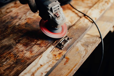 Grinding with an electric wood grinder