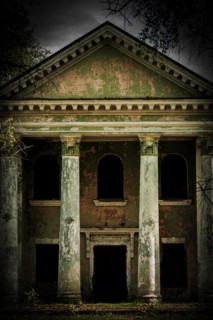 Old vintage damaged grunge building insagram style