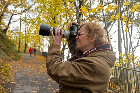 Woman photographed on the donkey path to Drachenfels