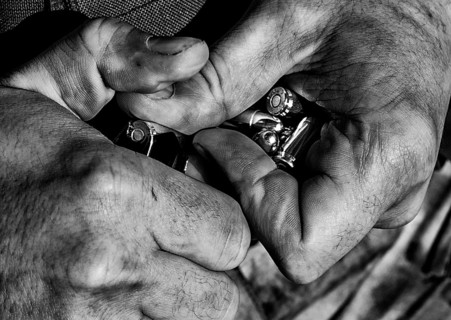 The fighter prepares a clip with bullets before the next fight.
