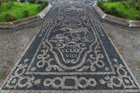 Stone mosaic of white and black sea pebbles from 1737