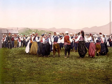 Dancing peasants and peasant women