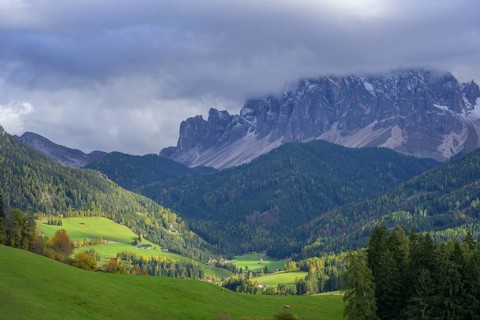 View of the Geisler peaks and the church of St. Johann in Ranui