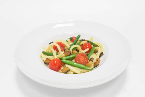 Gourmet pasta with cherry tomatoes