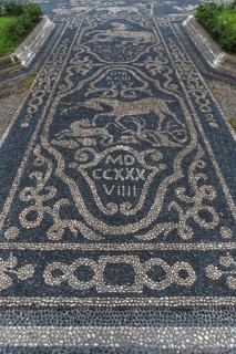 Stone mosaic of white and black sea pebbles from 1737