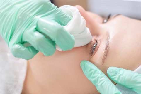 Beautiful girl gets face peeling. Skin health concept. Beauty salons.