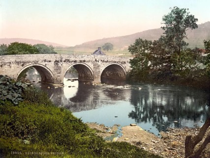 The 17th century Grindleford Bridge over the River Derwent