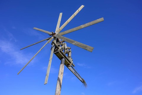 Klapotetz in front of a blue sky